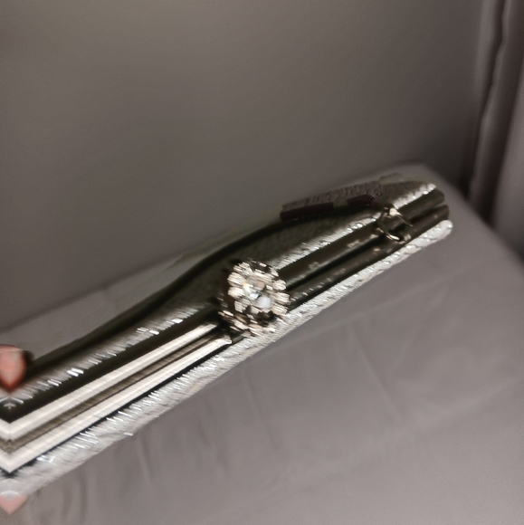 Vintage Silver Thread Hand Clutch Rhinestone Clasp - Picture 7 of 7